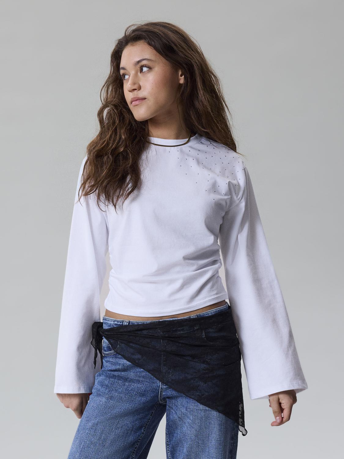 model_shot-creative