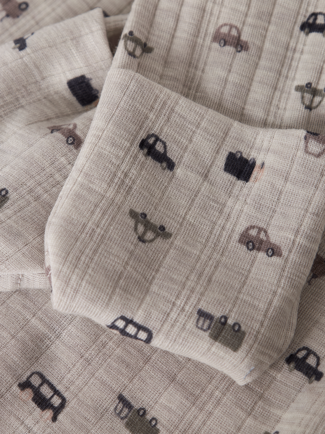 model_shot-front_full