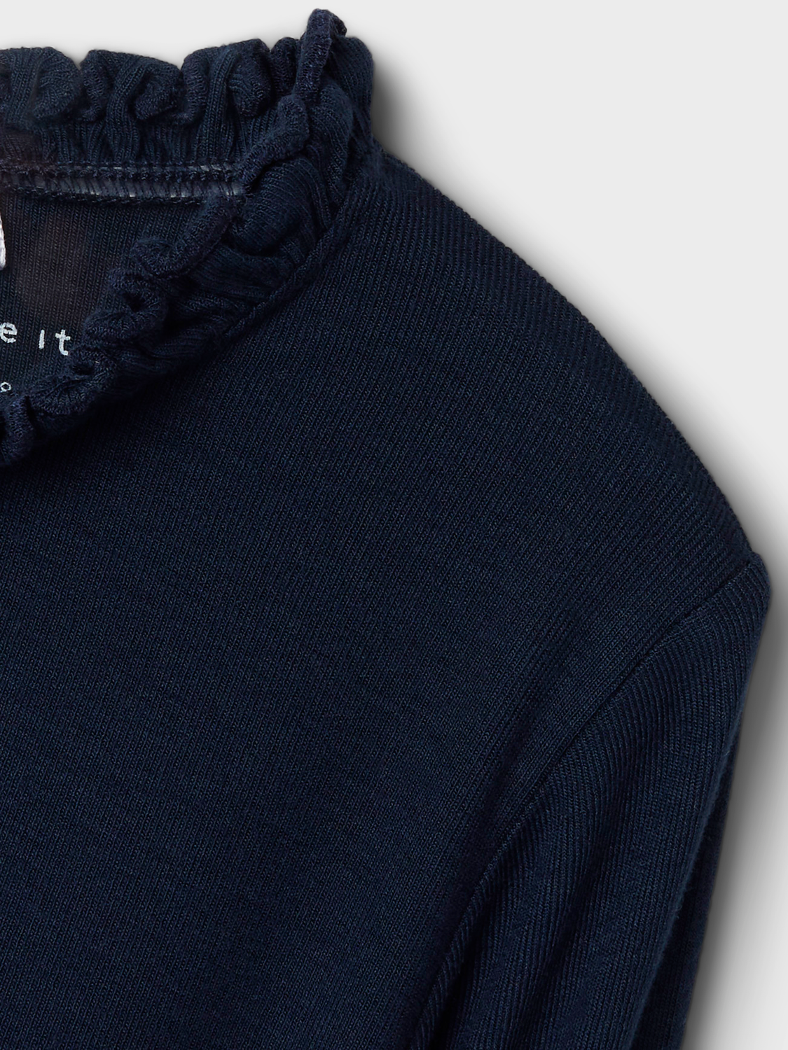 model_shot-front_full