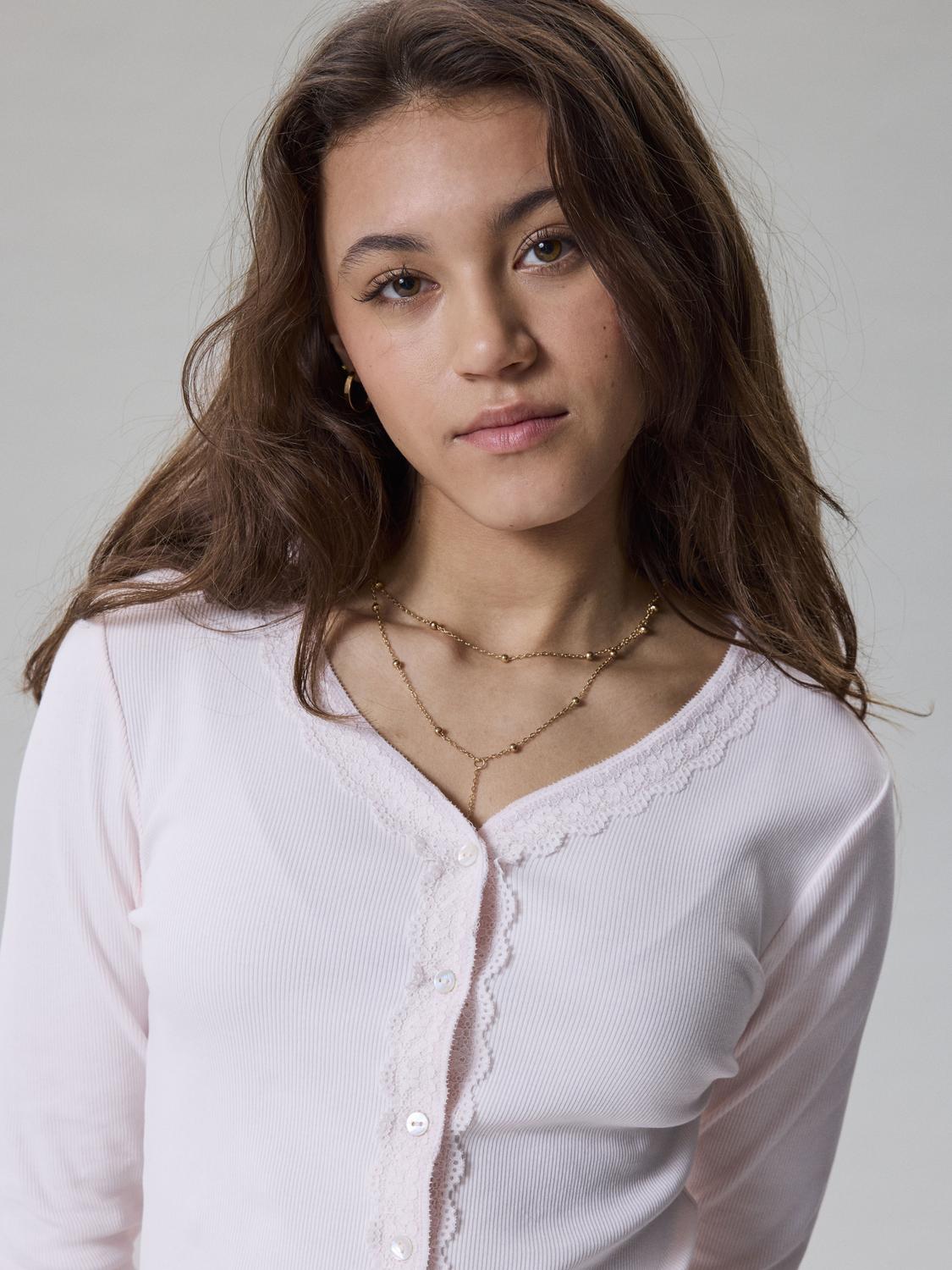 model_shot-creative