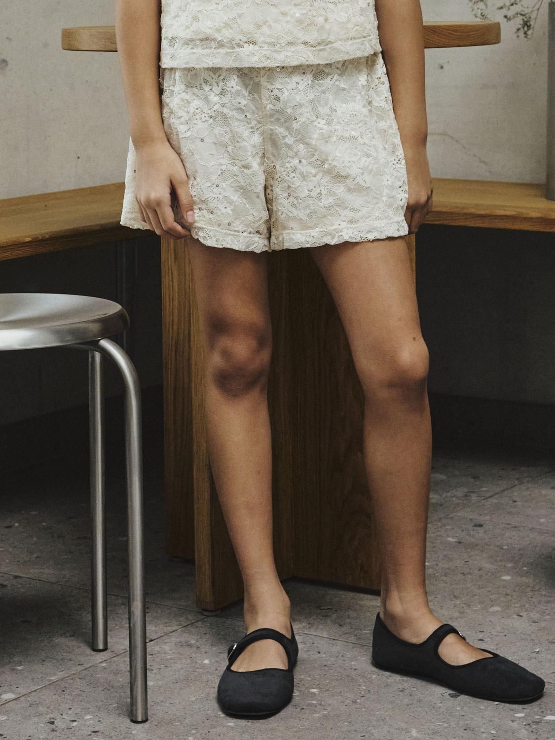 model_shot-creative