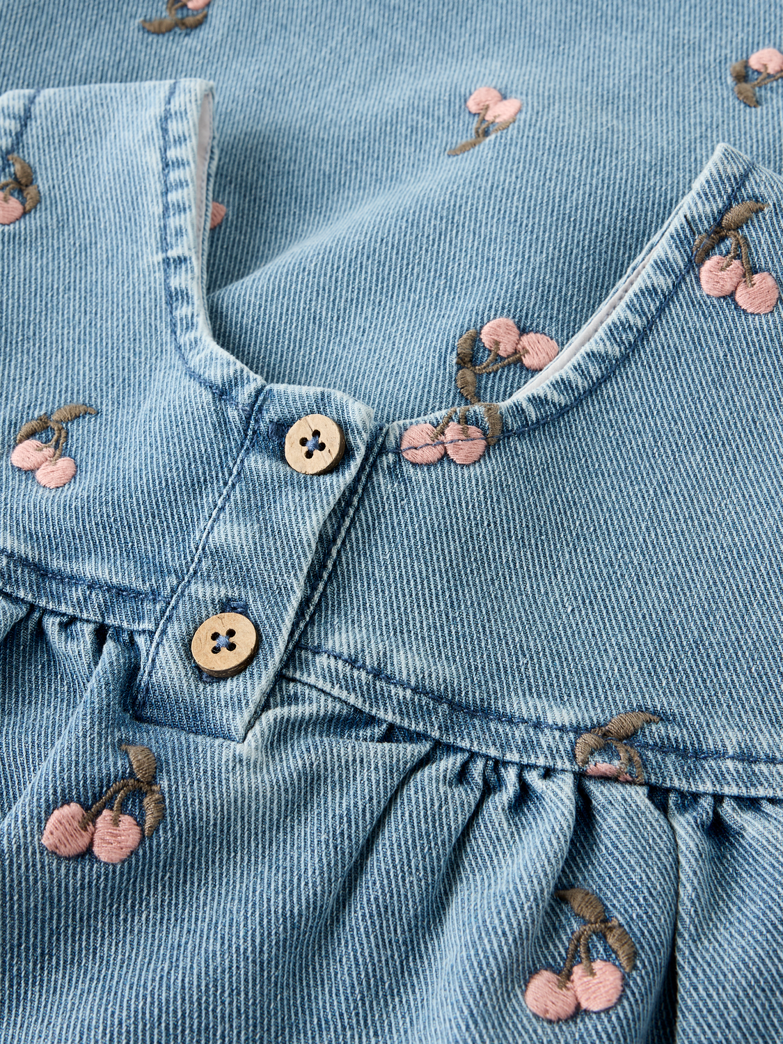 model_shot-front_full