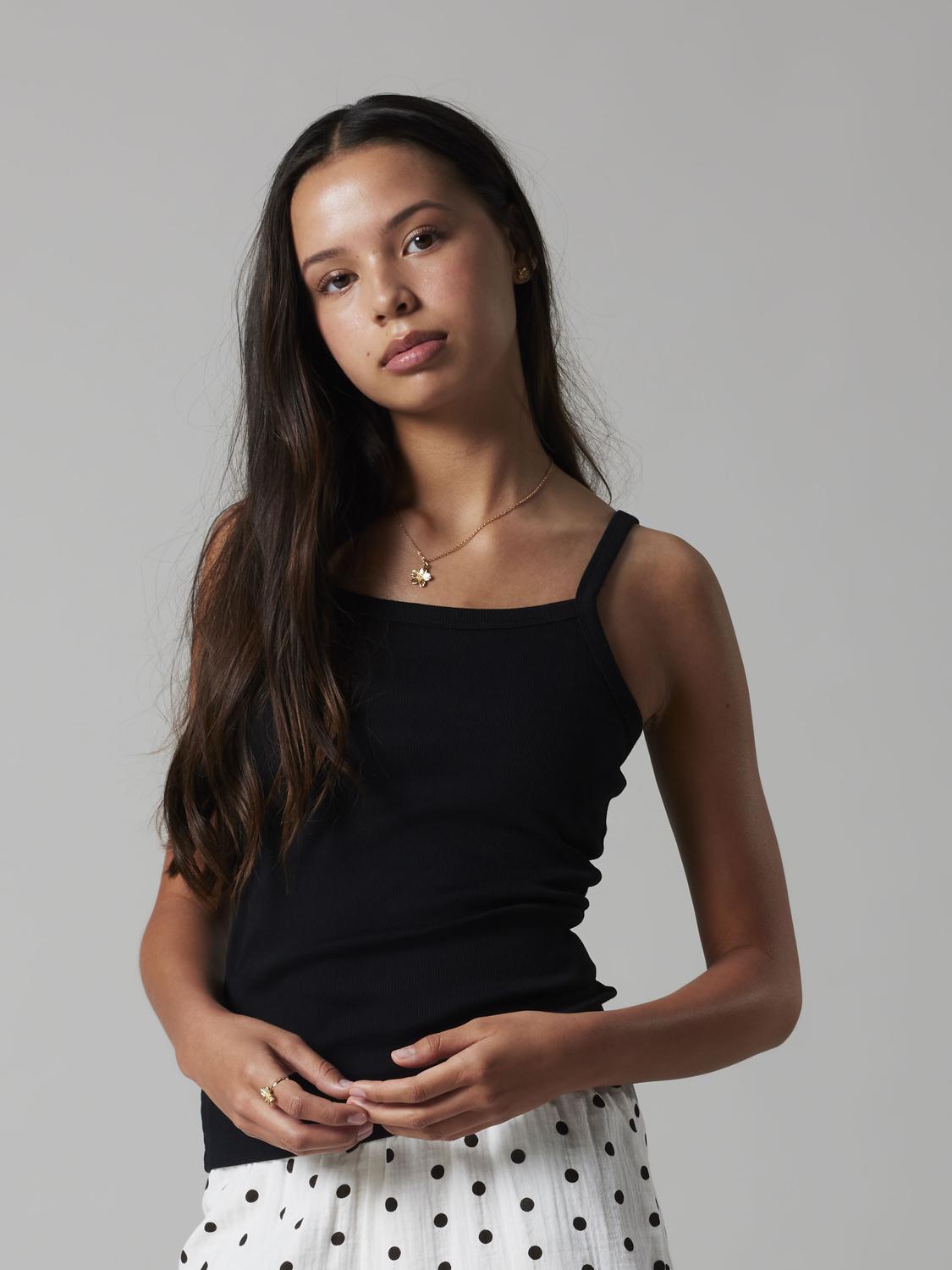 model_shot-creative