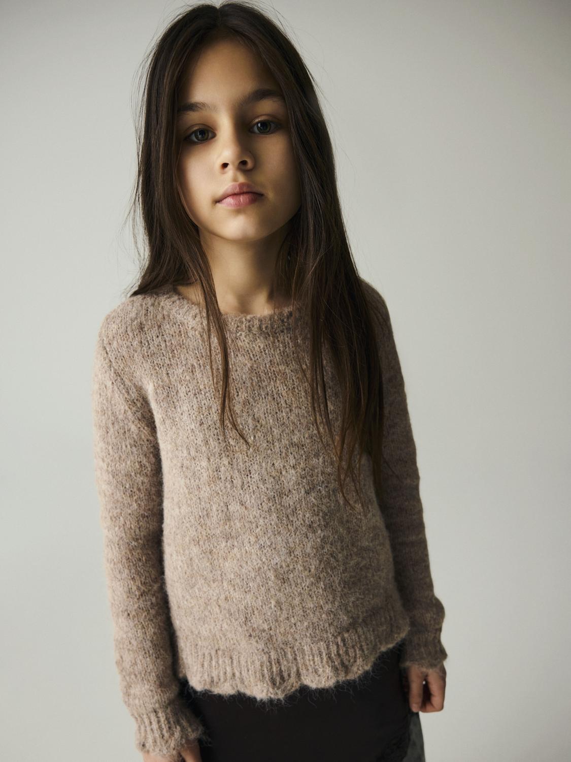 model_shot-creative