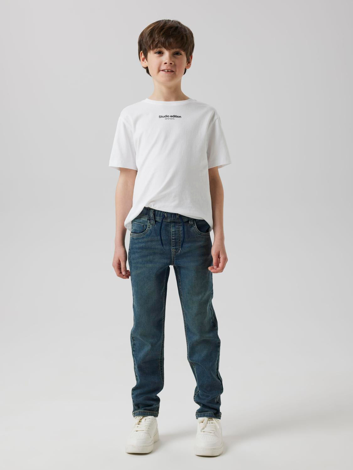 model_shot-creative