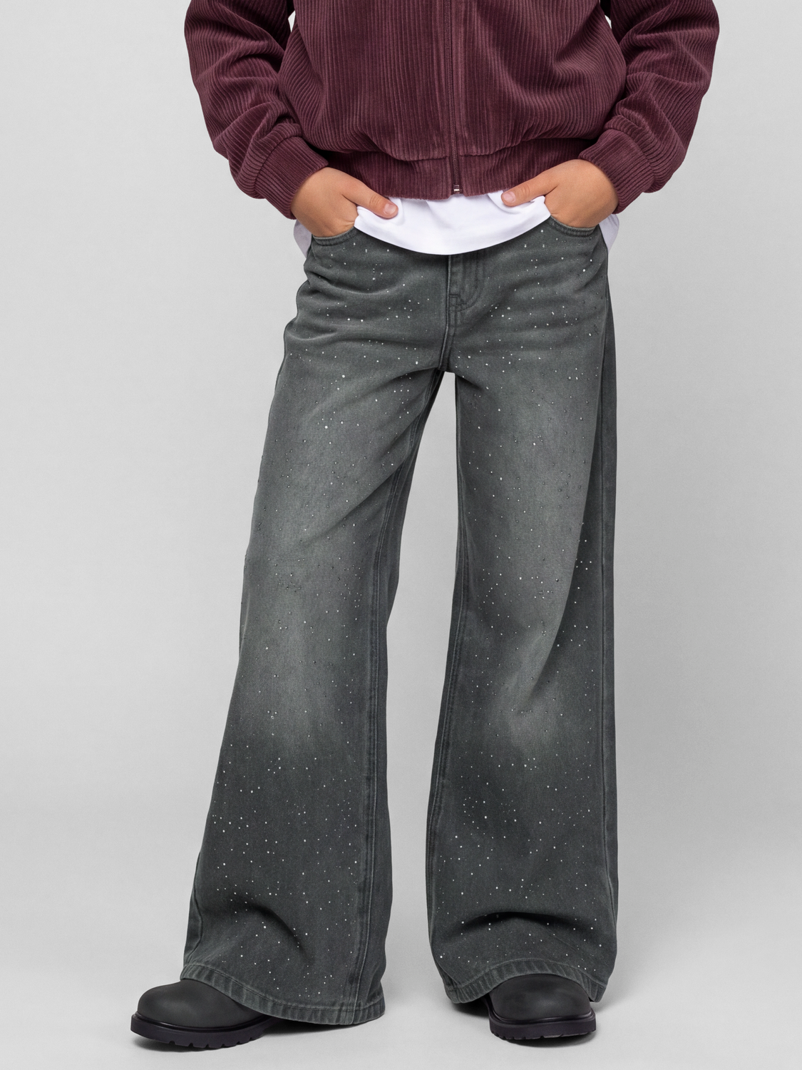 model_shot-creative
