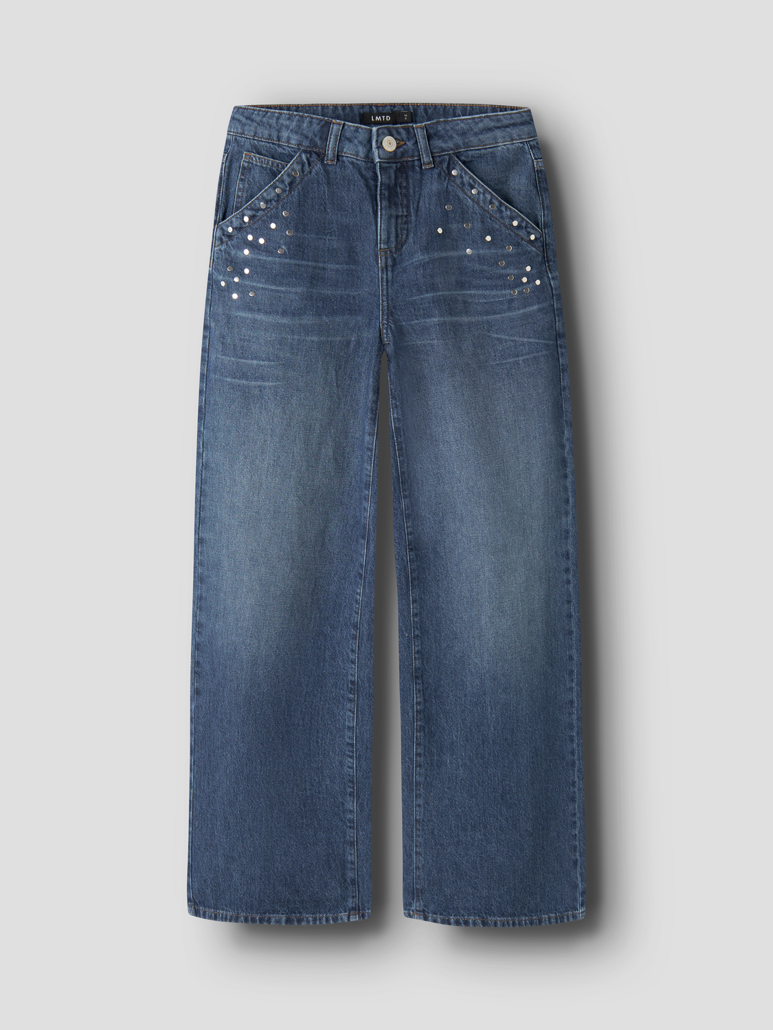 model_shot-front
