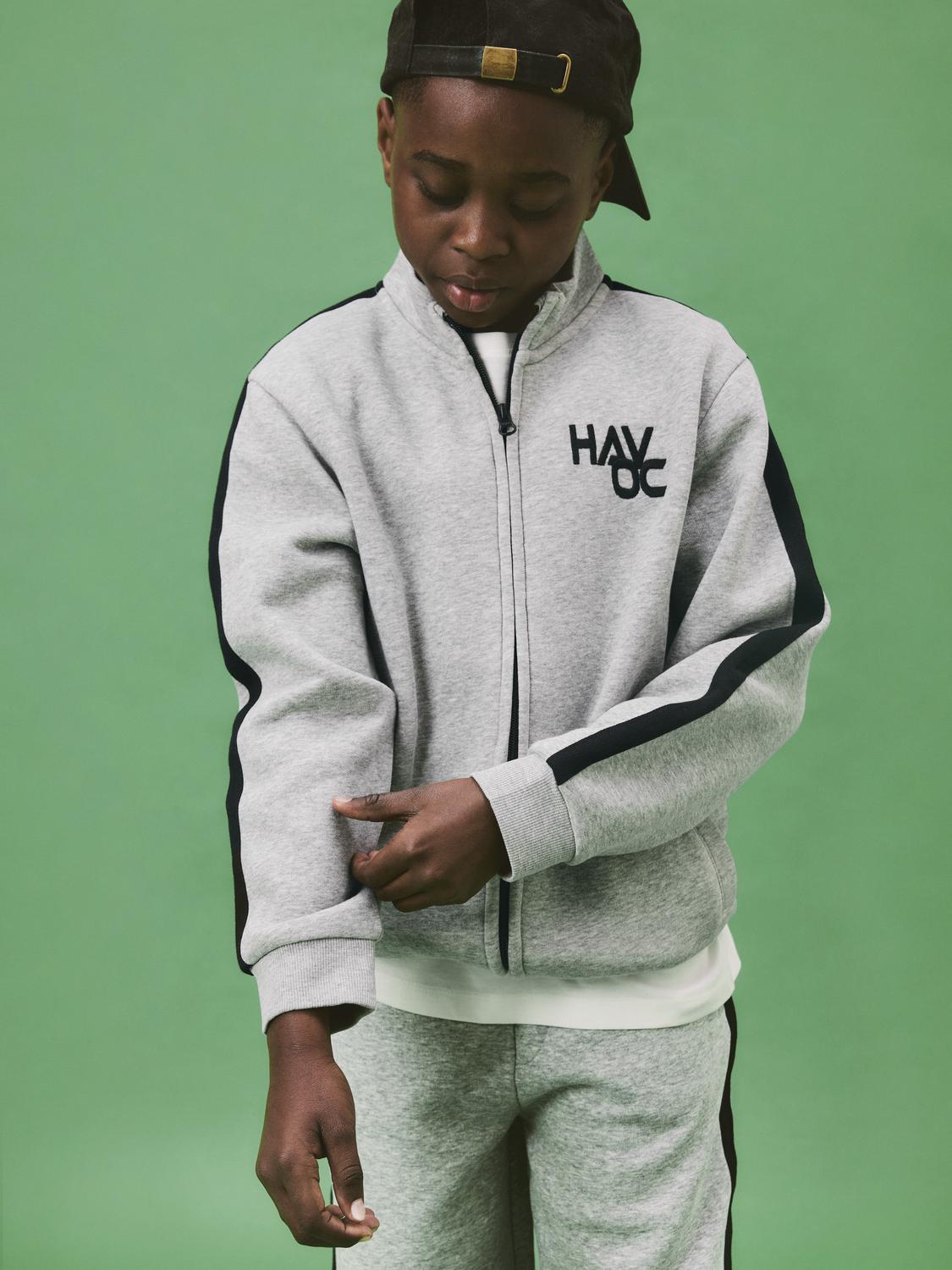 model_shot-creative