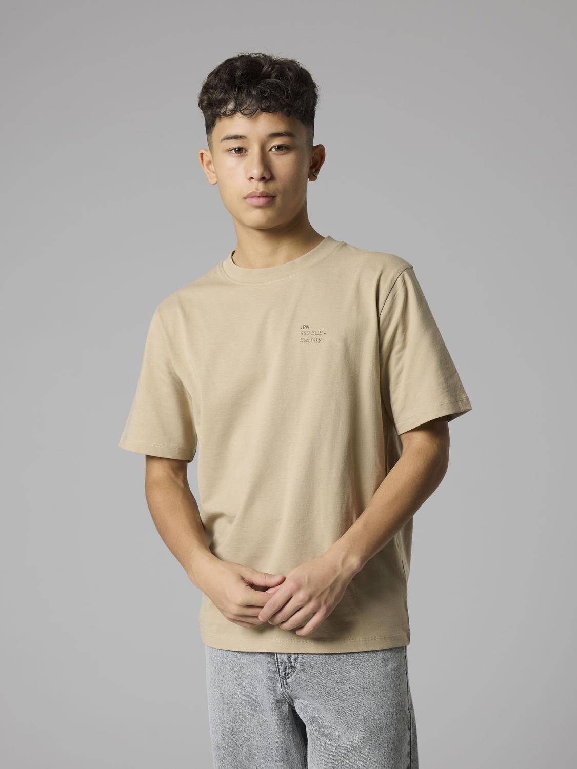 model_shot-creative