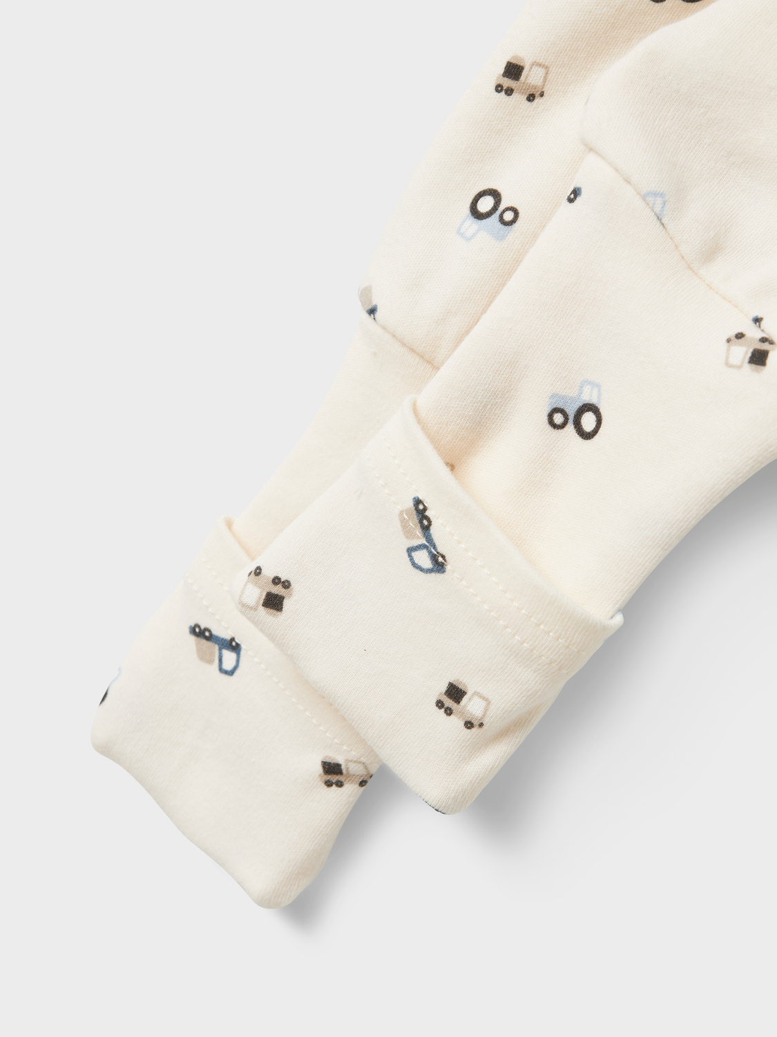 model_shot-front_full