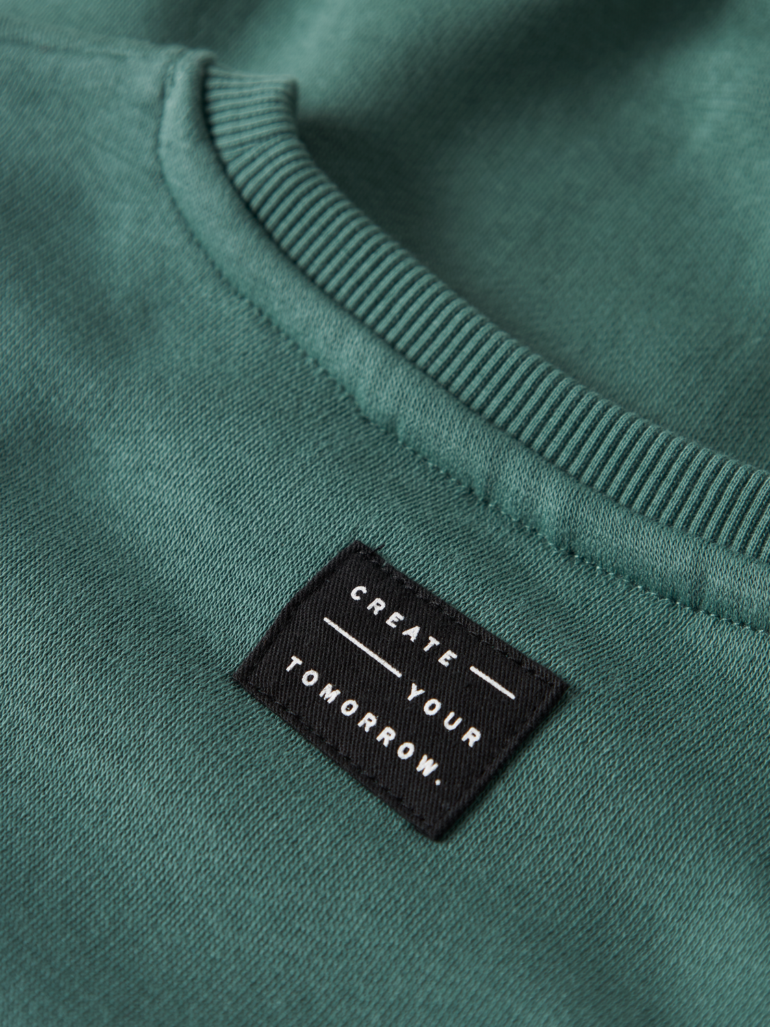 model_shot-front_full